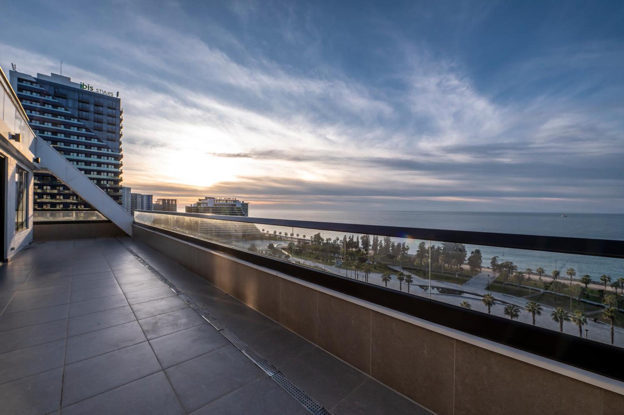 The Grandeur Hotel Batumi Exteriör bild