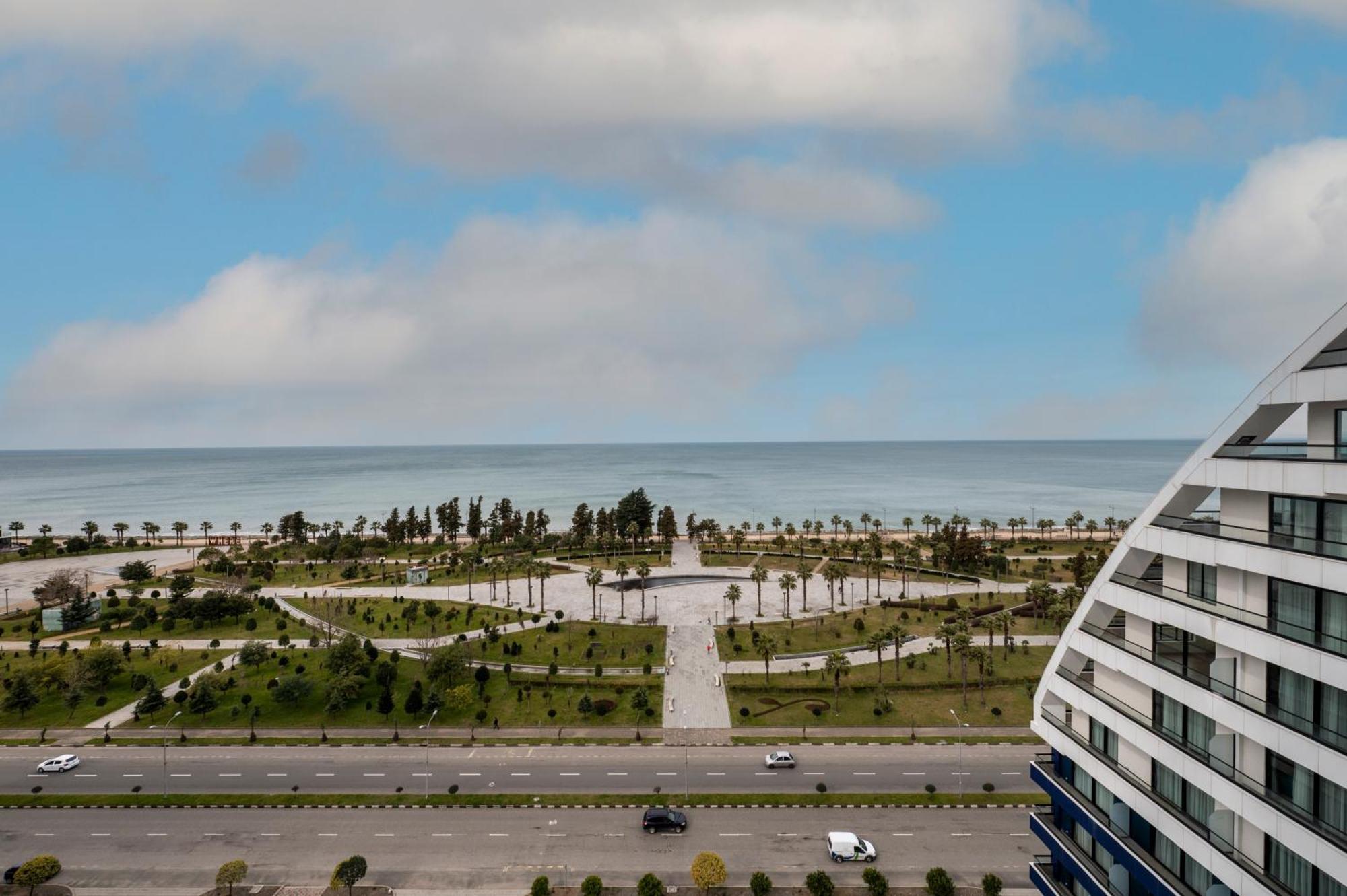 The Grandeur Hotel Batumi Exteriör bild