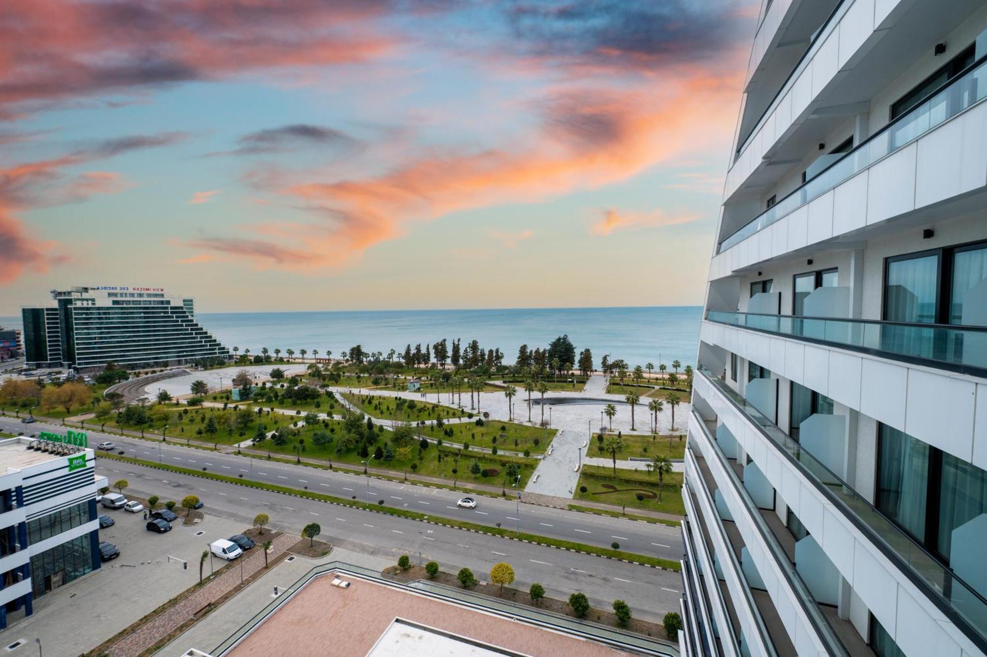 The Grandeur Hotel Batumi Exteriör bild