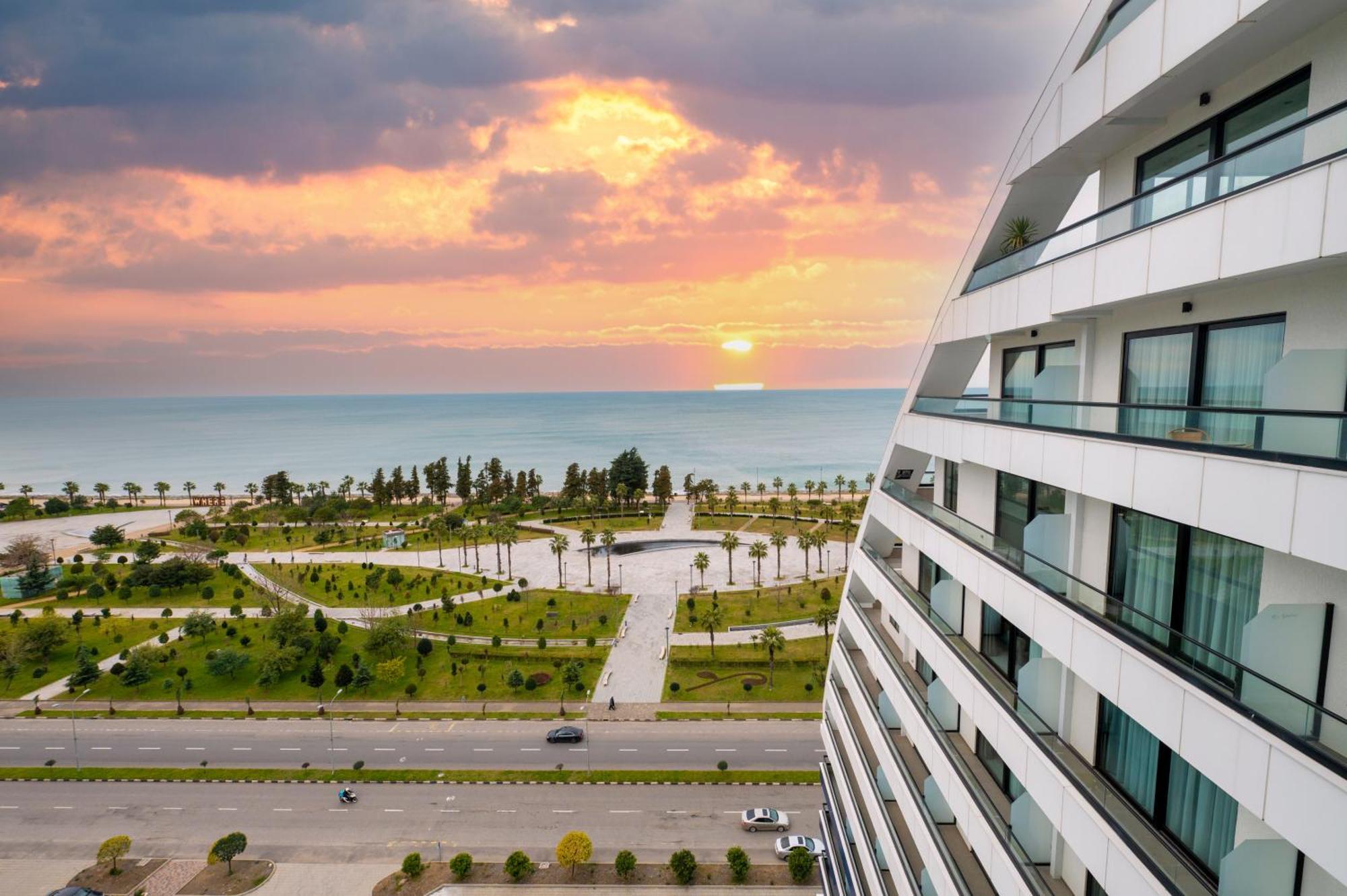 The Grandeur Hotel Batumi Exteriör bild