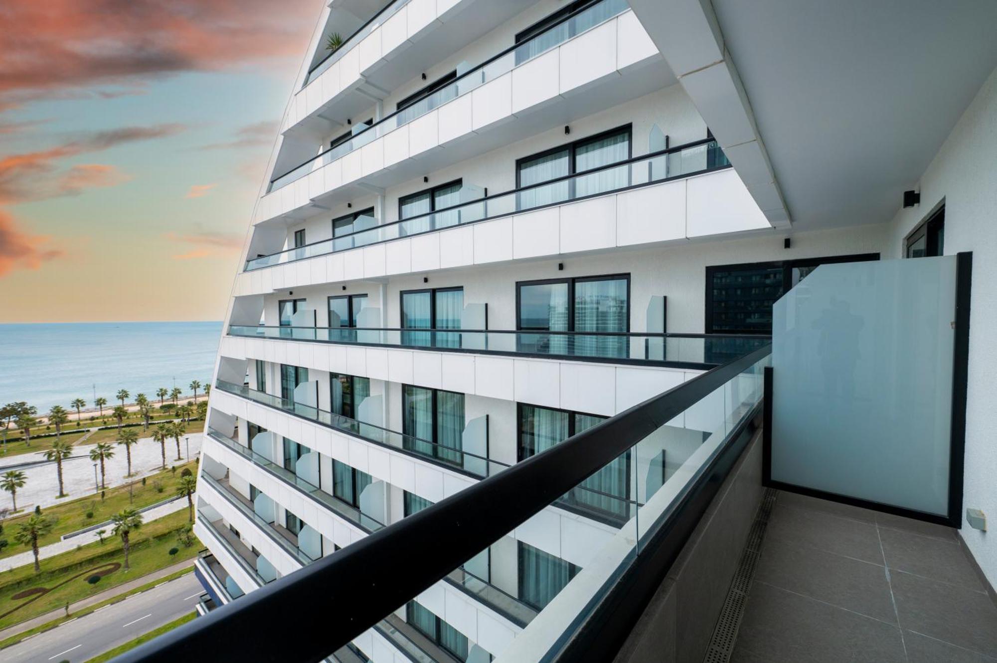 The Grandeur Hotel Batumi Exteriör bild