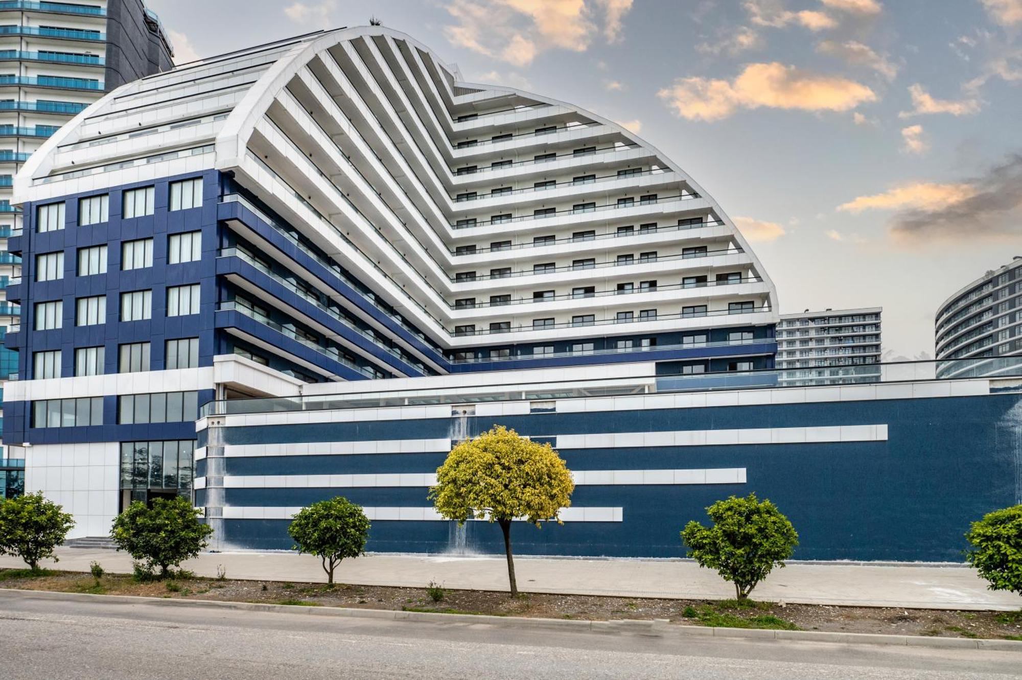 The Grandeur Hotel Batumi Exteriör bild